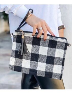 LIB NEW YORK B&W Buffalo Plaid Wristlet Clutch